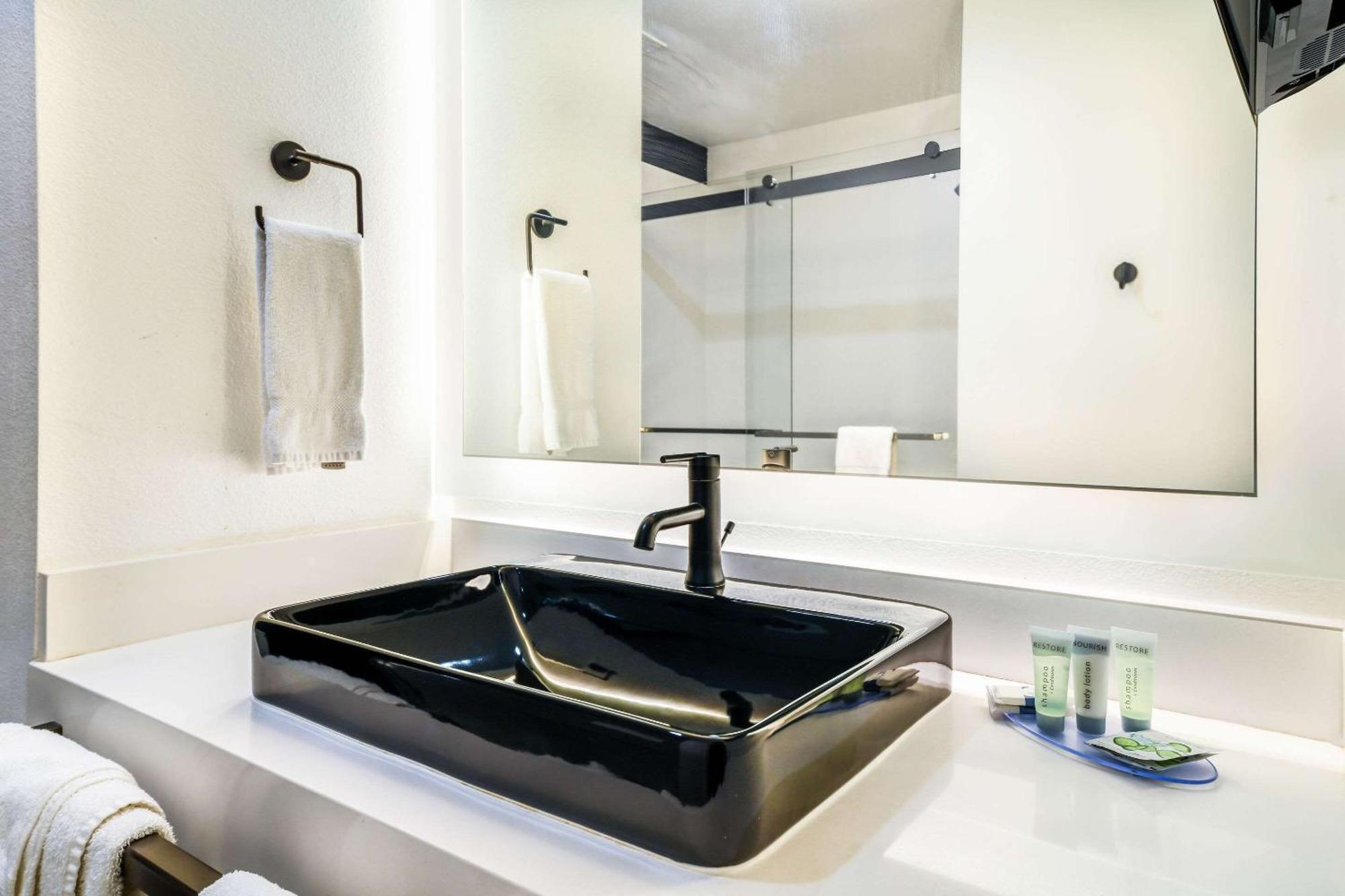 Hy-Lo Hotel, Ascend Hotel Collection Calera Luaran gambar