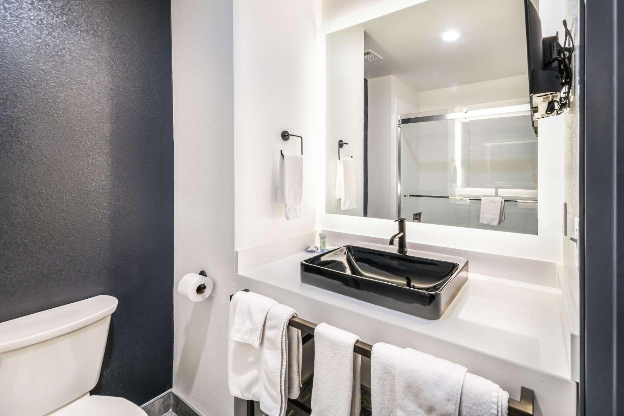 Hy-Lo Hotel, Ascend Hotel Collection Calera Luaran gambar
