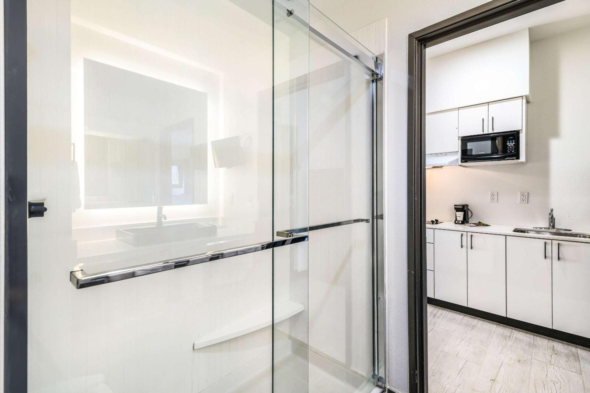 Hy-Lo Hotel, Ascend Hotel Collection Calera Luaran gambar