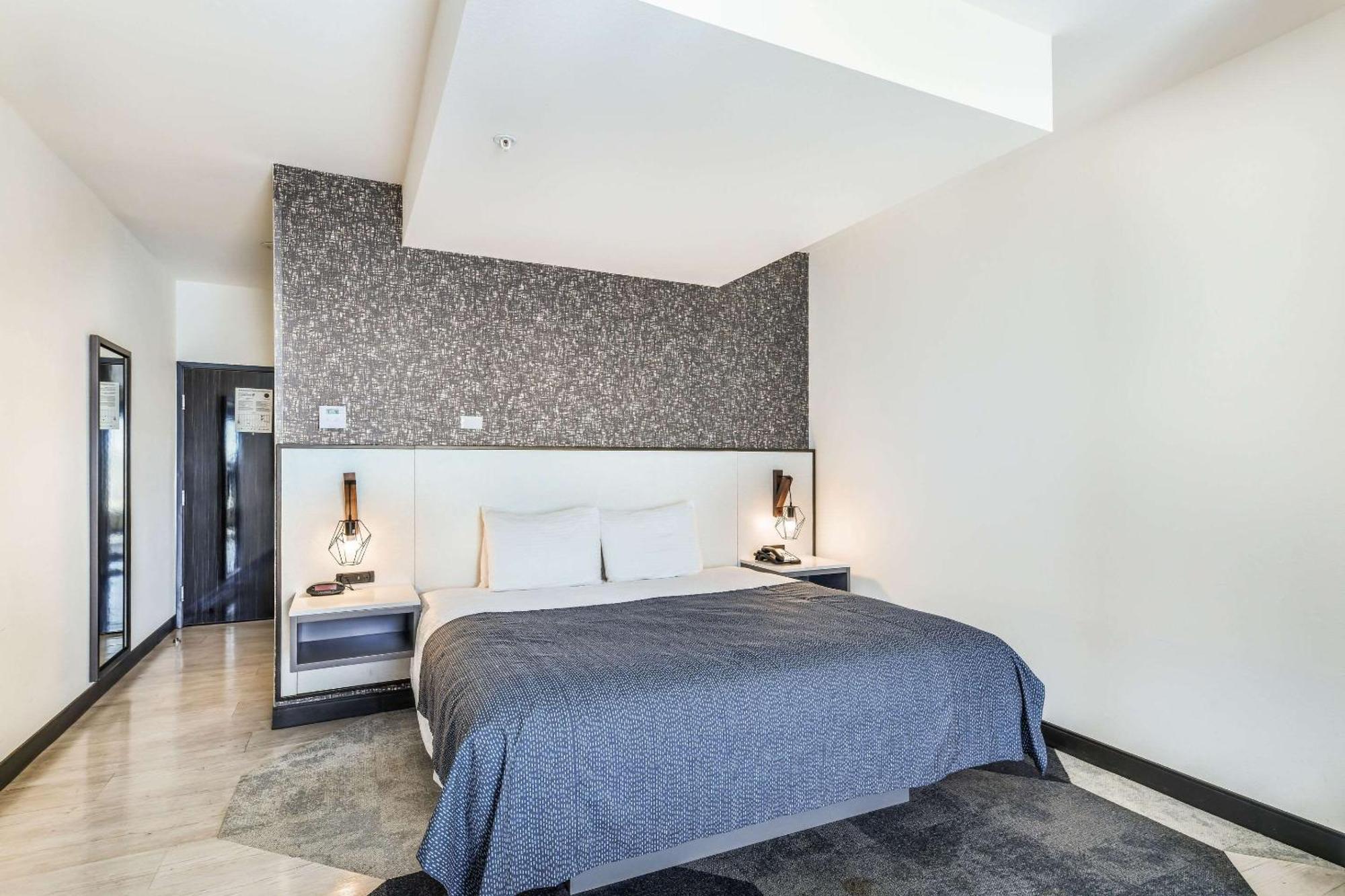 Hy-Lo Hotel, Ascend Hotel Collection Calera Luaran gambar